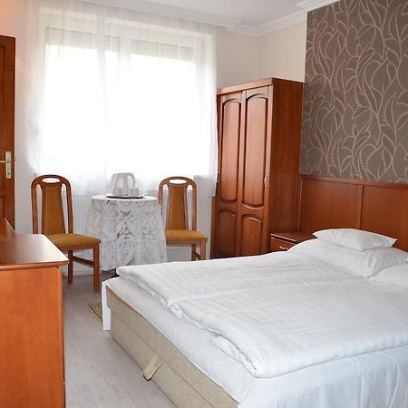Szieszta Panzio Bed & Breakfast Sárvár Екстериор снимка