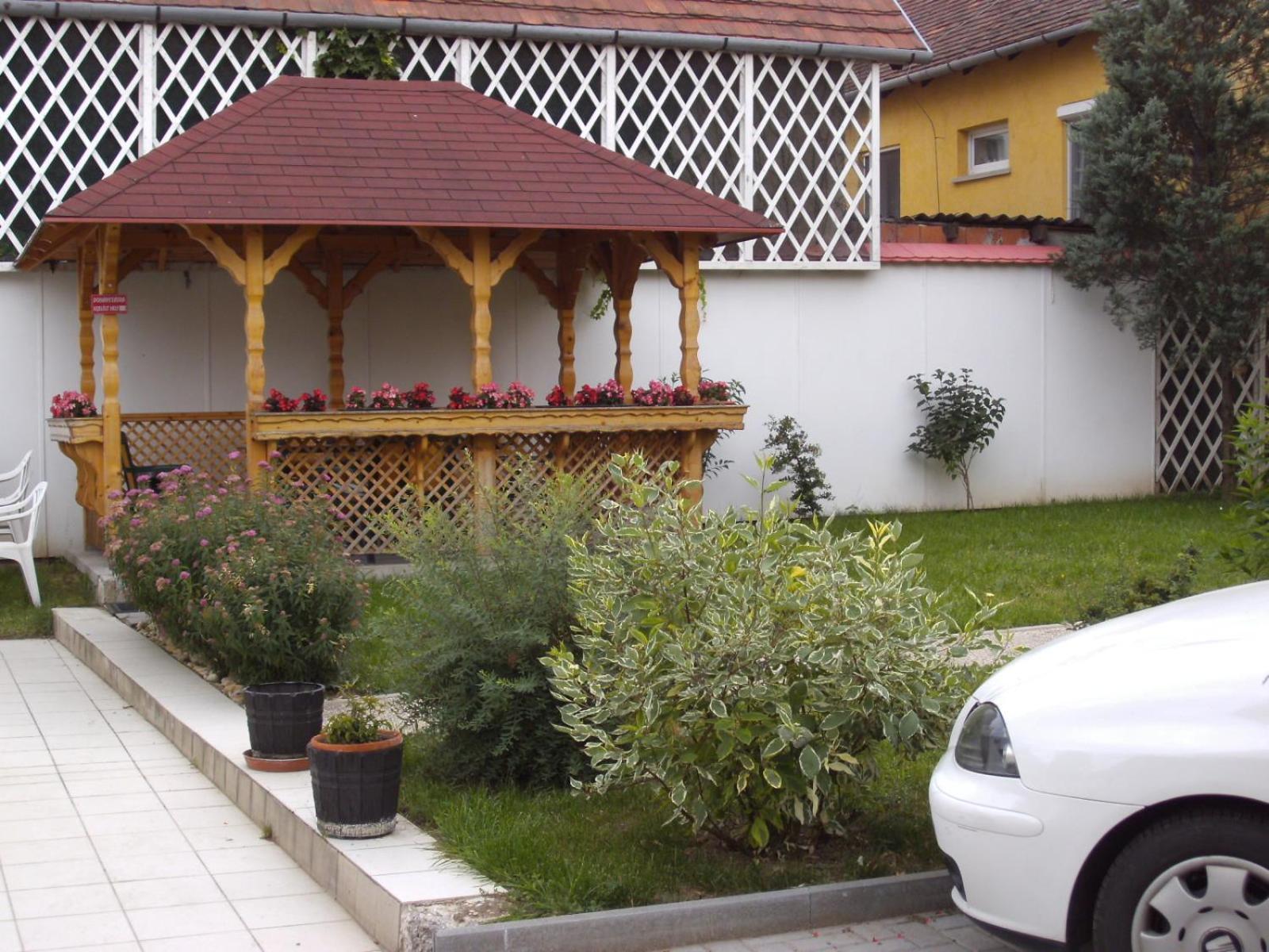 Szieszta Panzio Bed & Breakfast Sárvár Екстериор снимка