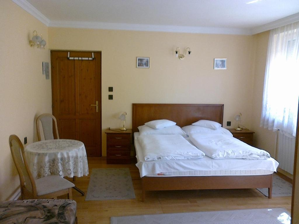Szieszta Panzio Bed & Breakfast Sárvár Стая снимка