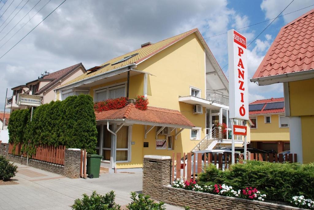 Szieszta Panzio Bed & Breakfast Sárvár Екстериор снимка