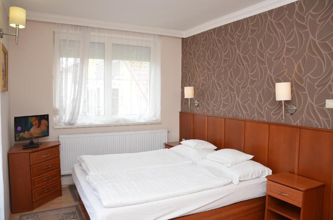 Szieszta Panzio Bed & Breakfast Sárvár Екстериор снимка
