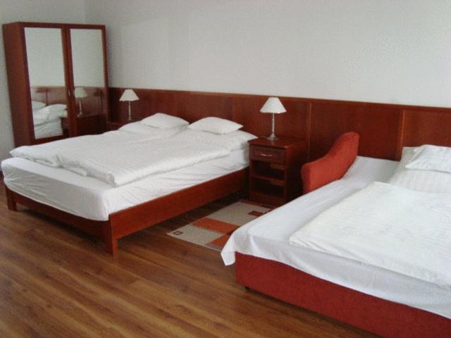 Szieszta Panzio Bed & Breakfast Sárvár Стая снимка