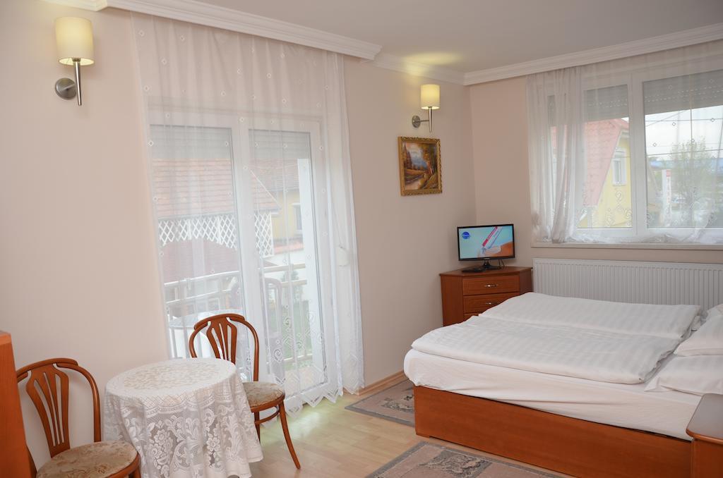 Szieszta Panzio Bed & Breakfast Sárvár Екстериор снимка