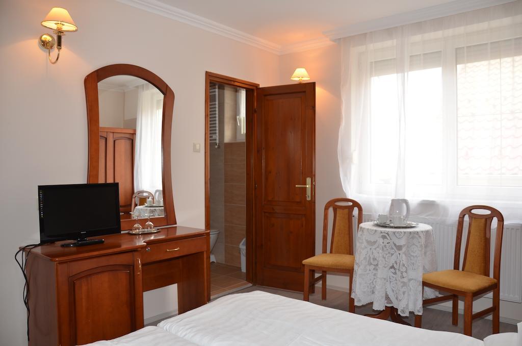 Szieszta Panzio Bed & Breakfast Sárvár Екстериор снимка
