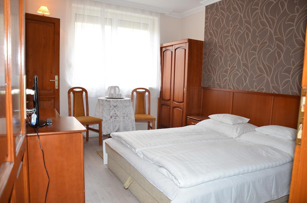 Szieszta Panzio Bed & Breakfast Sárvár Екстериор снимка