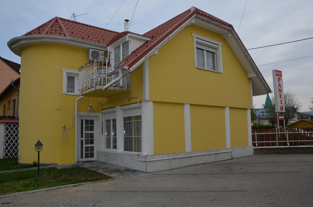 Szieszta Panzio Bed & Breakfast Sárvár Екстериор снимка