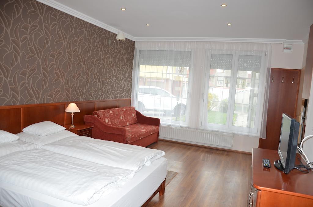Szieszta Panzio Bed & Breakfast Sárvár Екстериор снимка