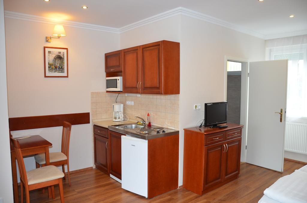 Szieszta Panzio Bed & Breakfast Sárvár Екстериор снимка
