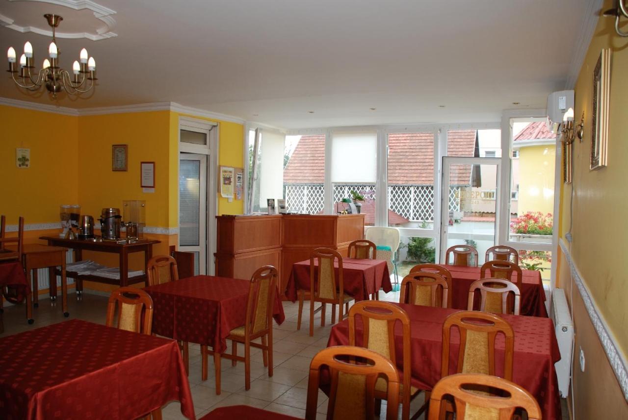 Szieszta Panzio Bed & Breakfast Sárvár Екстериор снимка